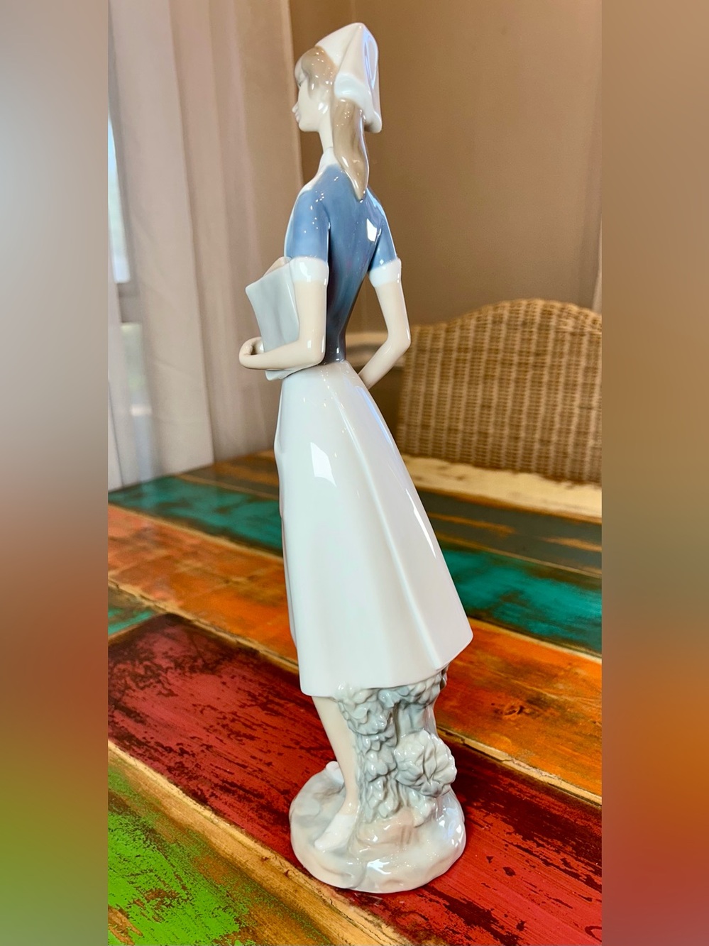 Vintage Lladró Porcelain Nurse Figurine 4603 Blue Bellflower Stamp Marked Spain - Picture 4 of 16
